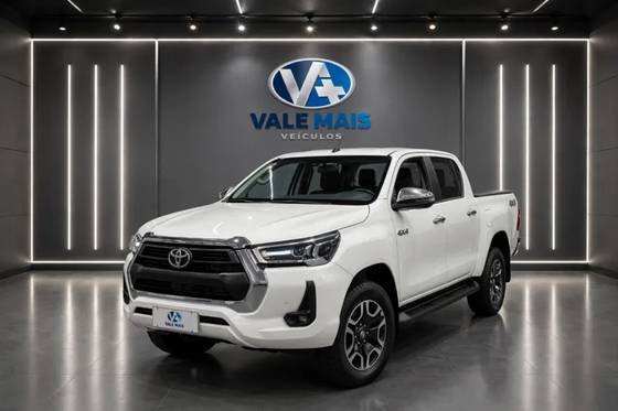 TOYOTA HILUX 2.8 D-4D TURBO DIESEL CD SRX 4X4 AUTOMÁTICO